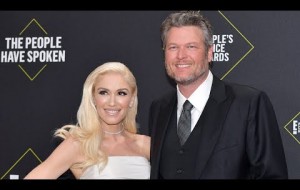 Blake Shelton took time out of his acceptance speech at the People's Choice Awards to playfully tease his “new fiancee,” Gwen Stefani
