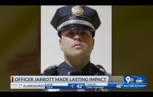 Couple recalls when fallen police officer Darian Jarrott stayed on side of highway for 3 hours helping them