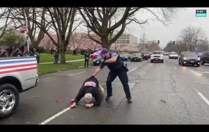 Guy pulls a gun after Antifa smash up his car and gets arrested