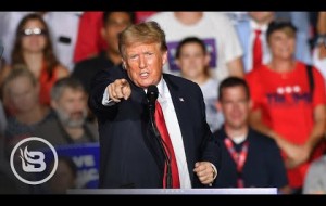Trump ROASTS “Woke” Military Generals at Rally as Crowd Goes WILD