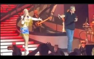 Gwen Stefani Grabs a Whole Lotta Blake Shelton On Stage In Vegas